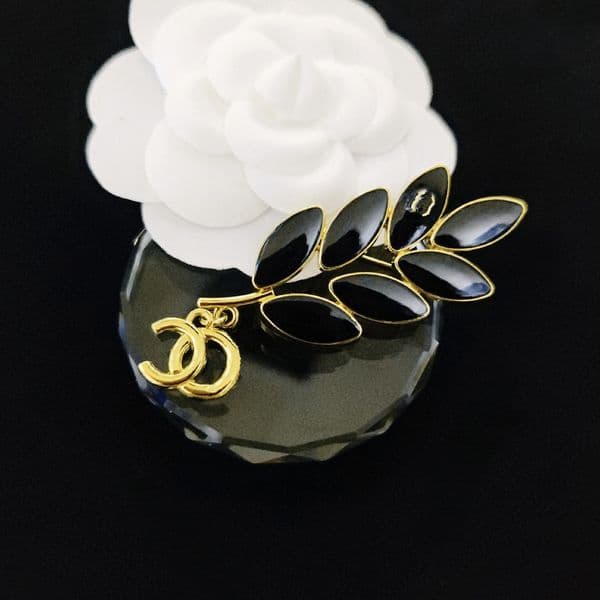 Luxury Broches Desinger Brooch Women Rhinestone Brooches Pin Letter Broche Charm Pins Men Jewelry Party Gift