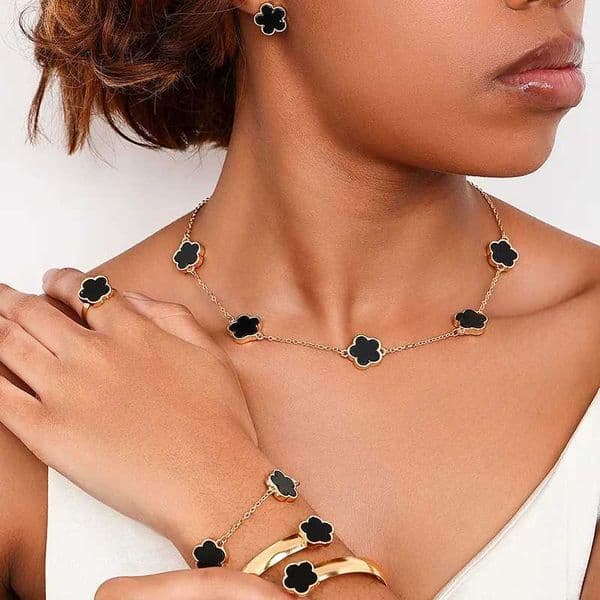 2024 New Fashion 5 Flower Pendant Necklaces for Women C251129