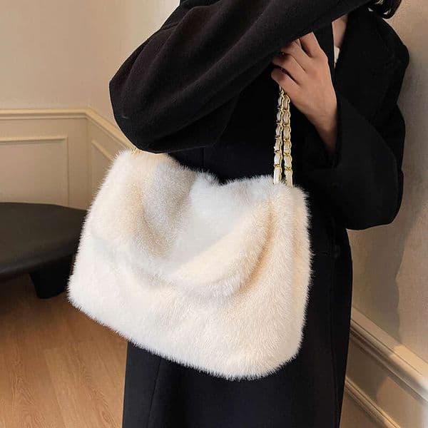 Plush velvet for women, large capacity 2024 new autumn and winter versatile chain shoulder bag, plush commuting tote bag