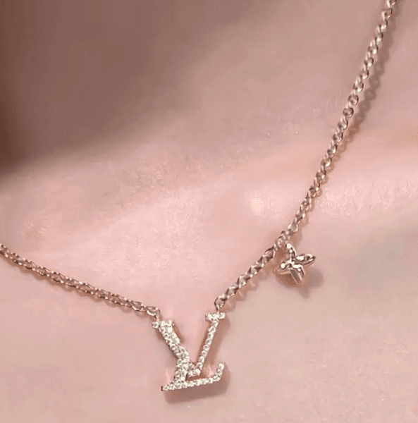 Letter Full Diamond Women Designer Necklace Gold Plated 18K Pendant Necklaces Clover Flower Stainless Jewelry Luxury Gift Fd0
