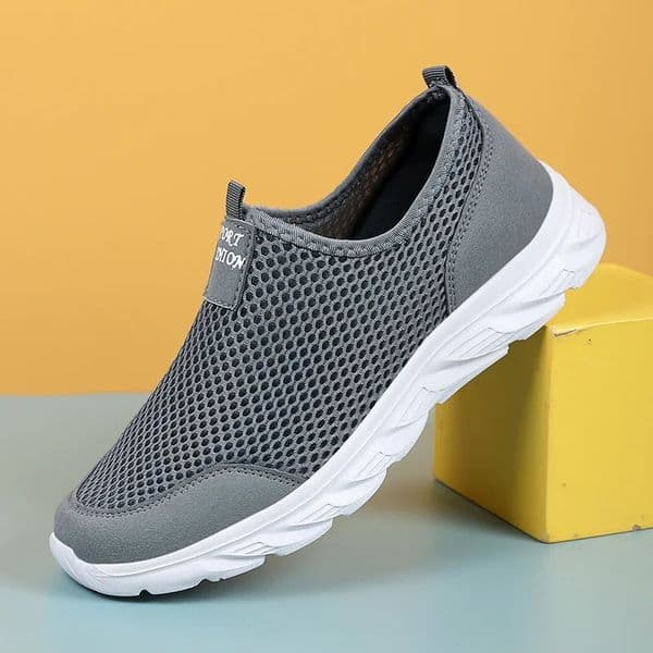 Mens running shoes summer sports shoes mesh breathable lightweight casual shoes sliding driving mens sports shoes Zapatos casual shoes 250425