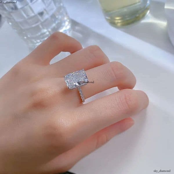 2024 Choucong Wedding Rings Elegant Luxury Jewelry Sparkling Pure 100% 925 Sterling Silver Natural Moissanite Diamond Gemstones Party Women Engagement Ring Gift b2