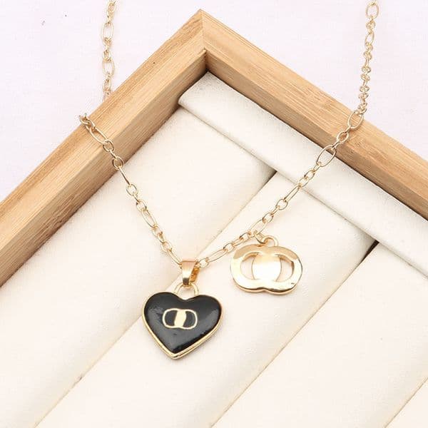 Womens Designer Letter Pendant Necklaces Simple 18K Gold Plated Crystal Pearl Rhinestone Sweater Necklace Wedding Party Jewerlry Accessories
