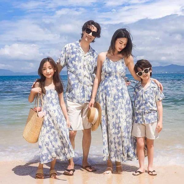 Summer Family Beach Clothing Vacation Watching Mom Dad Childrens Clothing Matching Shirts Mom Daughter Dresses W250207
