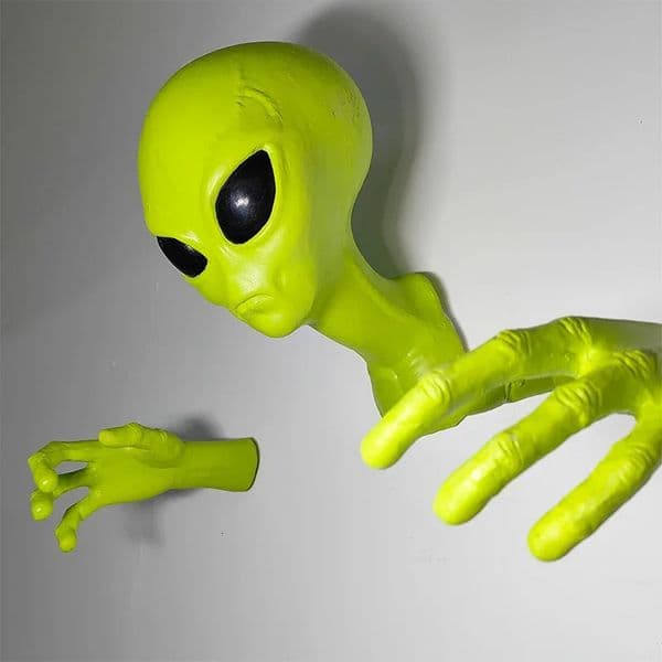 3D Halloween Items Green Alien UFO Visitor Extraterrestrial Organism Monster Study living room wall hanging ornament Gift 250208