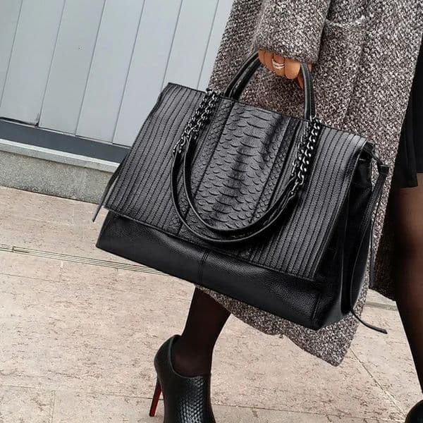 2025 Large Capacity Fashion Womens Bag One shoulder Portable Tote Bag Office Briefcase Laptop One shoulder messenger 250208