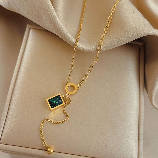 Designer Necklace For Women Moissanite pendant Chain Fashionable and niche stainless steel gold geometric peach heart pendant necklace Light Luxury Diamond Gift