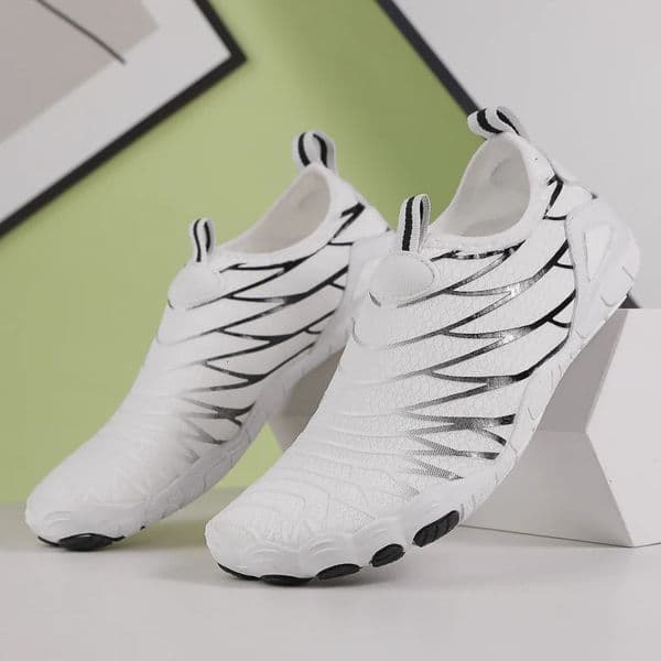 Striped Gradient Water Shoes Available In Three Colors Air Mesh Cloth Quick-Dry Flat Bottomed Five-Finger Sneakers 250214BJ