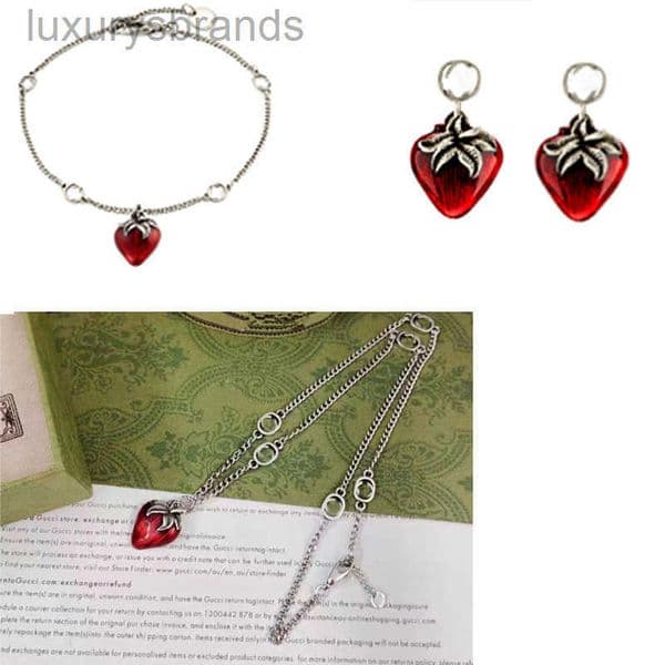Retro S925 Silver Double Red Enamel Strawberry Earrings Necklaces Fashionable Collarbone Necklace Bracelet Sweater Chain Designer Jewelry Sets
