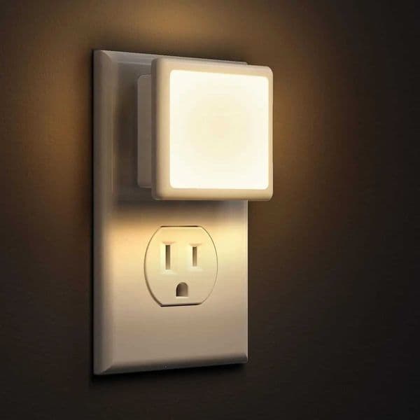 Two sets of LED night lights inserted into the wall 0.3W from dusk to dawn 3000K soft white bright night lights automatically turn on/off Z250225