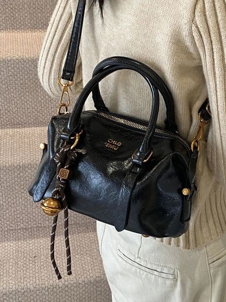 High-end designer handbags womens 2025 new winter popular all-match retro texture one-shoulder messenger bag trend 250225