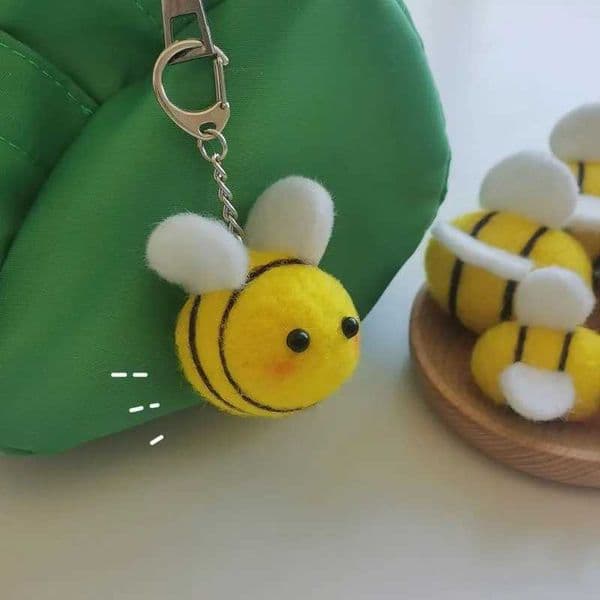 5CM Kaii bee Wool Felt Key Ring Plush Animals Keychain Wool Felt Doll Keychains Bag Pendant For Girls Women Miniature Bee Z250227