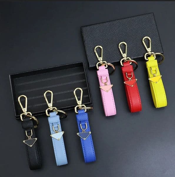 2025 Designer Unisex Black Key Chain Accessories p Keychains Letter Luxury Pattern Car Keychain Jewelry Gifts Lanyards For Key Bag