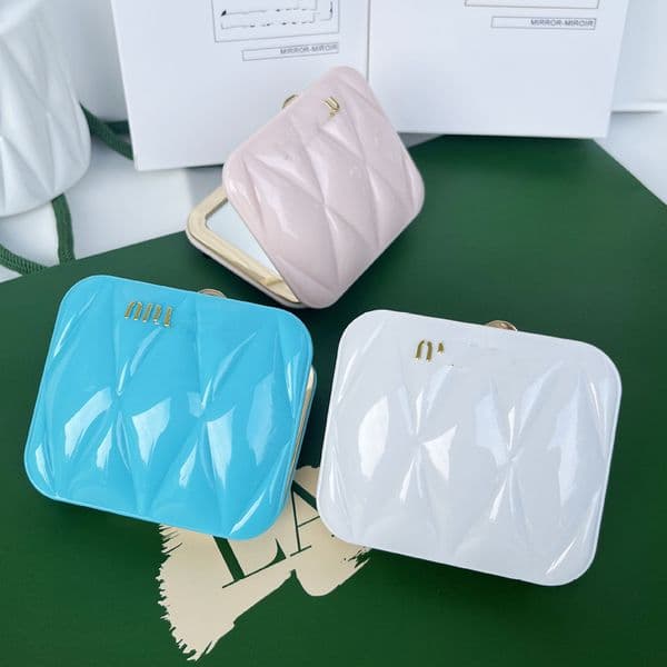 Designer Folding Double Side Pocket Portable Hd Make-up Makeup Mirror with Gift Box For VIP Client
