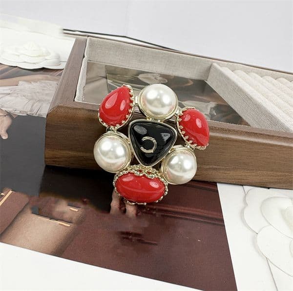 Designer Brooch Luxury Pins Internet celebrity lady Women C Brooches Fashion Pin Pearl crystal Woman Accessories For dinner Party CCity jkl678f