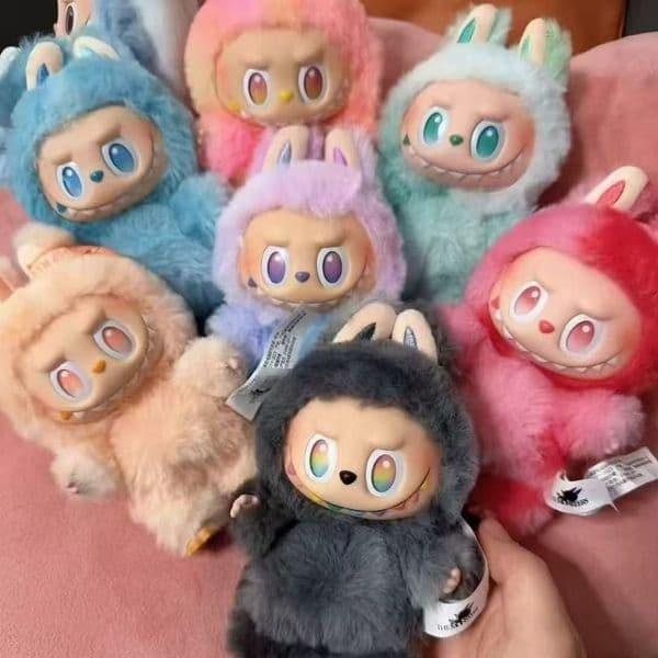 2026 New Labubu P Macaroon Action Animation Character Doll Hobby Pendant Decoration Cute Mysterious Box PVC Childrens Day Surprise Gift Fac Outlet Y260516