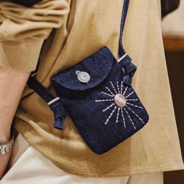 Vintage Embroidered Denim Messenger Bag Ethnic Style Patchwork Mobile Phone Bags Unisex Versatile Small Accessory 250605BJ