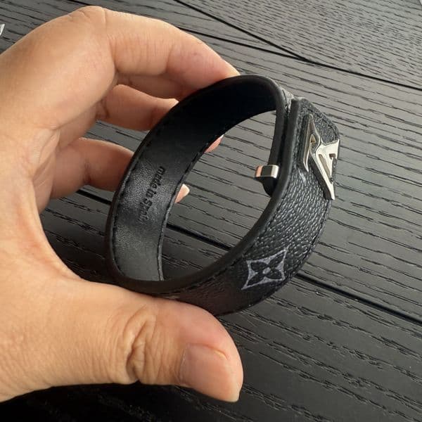 Luxury designer Girl woman man boy letter real leather slim bracelets elegant 18K Gold Bangles V branded engrave bracelet Fashion Jewelry Lady Party