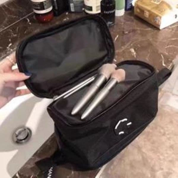 Designer Black Storage Makeup Letter Fashion Women's Dry Wet Split Zipper Double Layer Wash Bag 26W0119