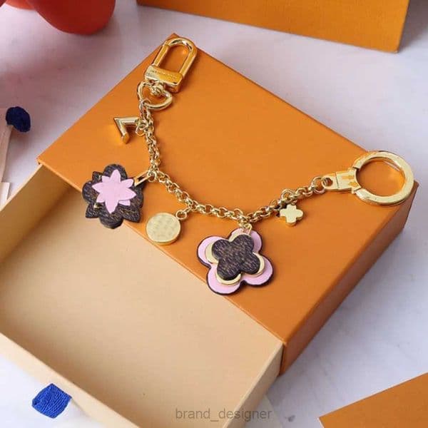 Golden Designer Keychain For Car Key Women Bag Pendant Decorative Charm Girls Gift Brand Design Metal Letter Round Buckle Multiple Styles