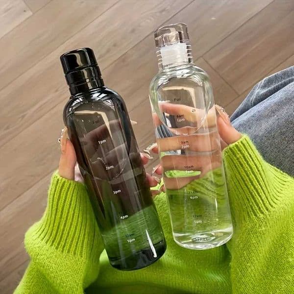 PC Plastic Water Bottle with Time Markers 16.91oz Leakproof Drop-Resistant BPA-Free Sport Bottle for Gym Travel Outdoor ActivitiesXJ250609