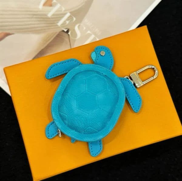 Designer Luxury Keychains Charm for Women Turtle Crab Frog Pouch Fashion Bag Pendant Mens Designers Leather Coin Purse cessories Key Chain Z260427
