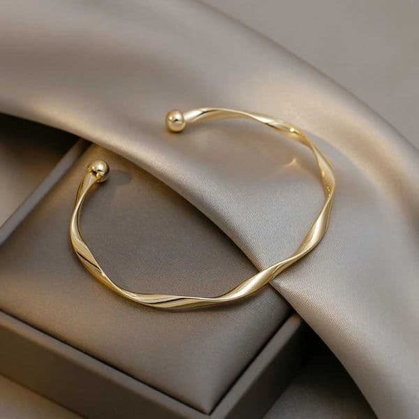 Personalized Classic Premium Retro Twisted Gold Color Metal Bracelet Women New Trend Girls Unusual Jewelry Gift Accessories XJ250611