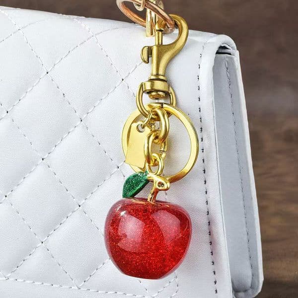 Luxury Keychain Designer Keychain Wallet Key Cherry Charm Chain Unisex Lanyard White Designer Keychain Jewelry Designer Wallet Charm Keychain High Quality b14