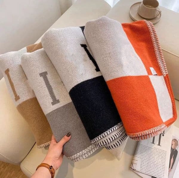 Letter Cashmere Designer Soft Scarf Shawl Portable Warm Plaid Sofa Bed Wool Knit Blanket 165*135cm 750g