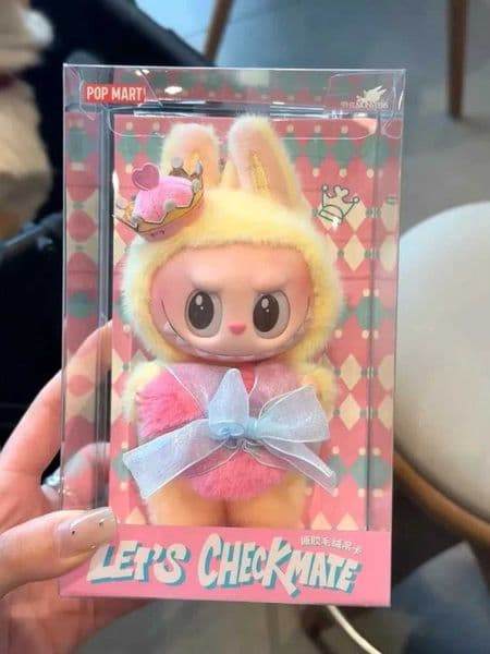 V3 Labubu The Monsters LetS Checkmate Series Vinyl Face Doll Figure Queen Keychain Women Bag Pendant 1 Replica Holiday Gifts X250612