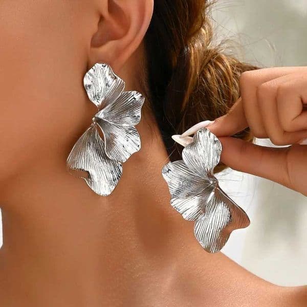 Exaggerated Metal Plant Tree Leaf Earrings for Women 2025 New Gold Color Petal Piercing Earrings Party Ear Accessories XJ250612