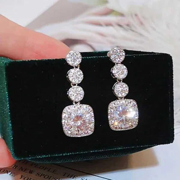 Huitan Sparkling Women Dangle Earrings with AAA Cubic Zirconia Silver Color Exquisite Female Accessories Wedding Fashion Jewelry XJ250612