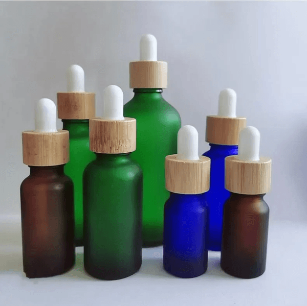 wholesale Frosted glass essential oil dropper bottles blue amber green serum bottle with bamboo cap 10ml 20ml 30ml 50ml 100ml