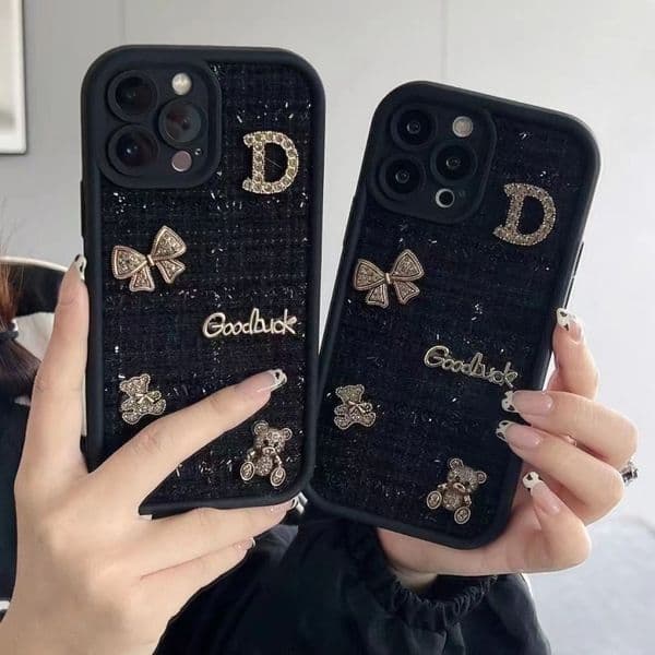 Flash Diamond Bear Pecan Necklace is suitable for Apple 16 plush fabric phone case 15 Pro, Xiao Xiangfeng 14 silicone anti-drop product.