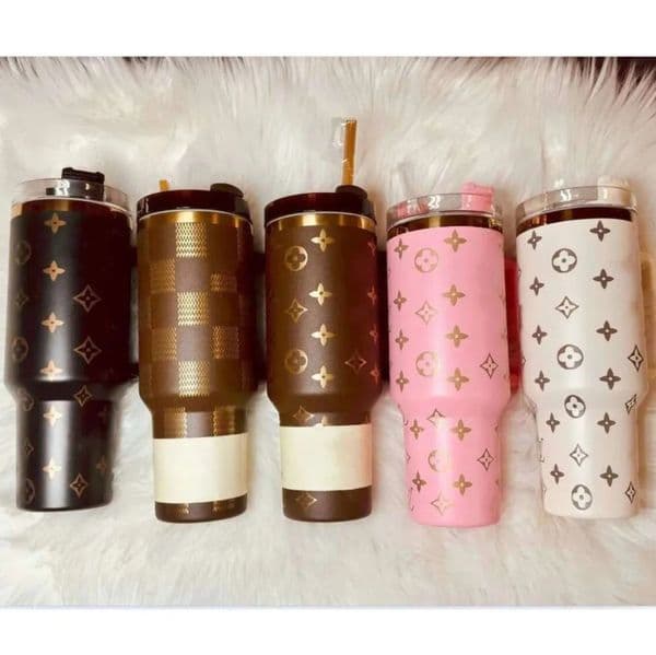 Designer Cup US Warehouse Ship In 6H Designer 40Oz Cup Tumbler Handle Straw Car Cups With Lid For coffee mug Christmas Gift 40 OZ Classic Letters 230619 Tea
