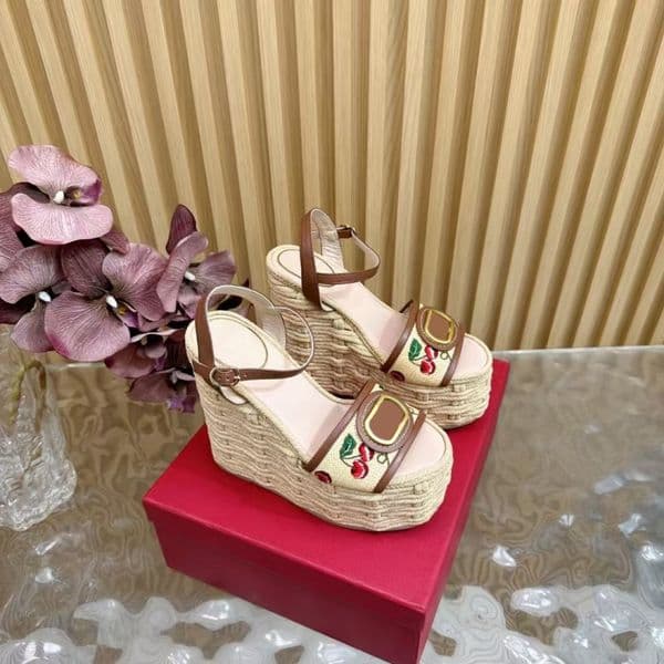 Designer Women's Cherry Flat Bottom Thick Heel Slope Heel Flat Slides Luxury Slippers Sandals 31420