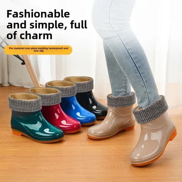 Fashionable Short Womens Rain Boots Waterproof Outdoor Shoes Antislip Warm Boot Cute Student PVC Material 250619
