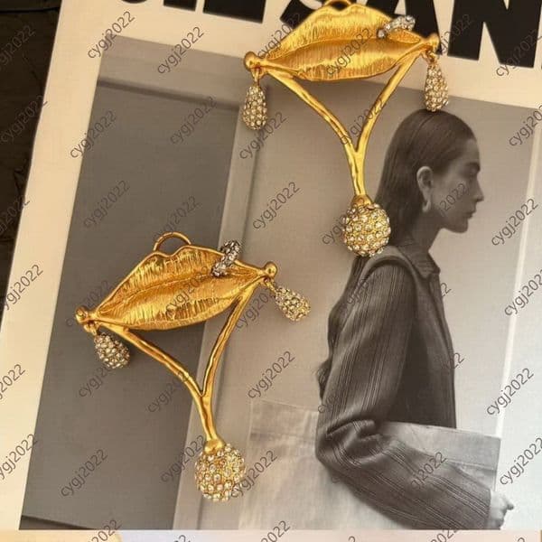 Exaggerated Surrealist Facial Features Series Mouth Drill Button Earrings Diamond Inlay Eardrop Hiphop Schiaparelli Designer Jewelry Vintage