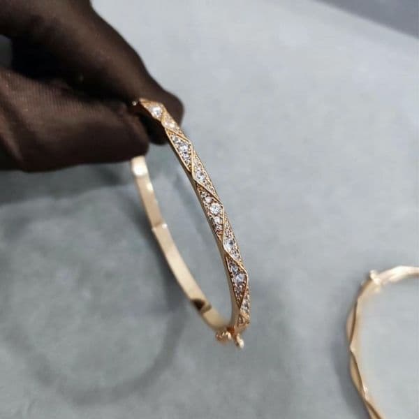 High Version Diamond Grid Wave Irregular Bracelet Full Diamond Smooth Cross Light Luxury Versatile Simple Fashion Item jewlery designer for women