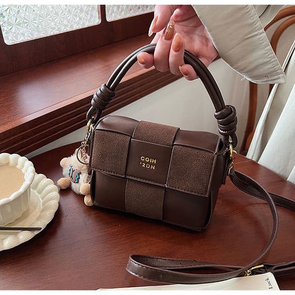 Free Shipping 2025 New Designer Bag Single Shoulder Bag High-end Korean Style Lightweight Bag For Women Super Popular Woven Niche Design Single Shoulder Bag