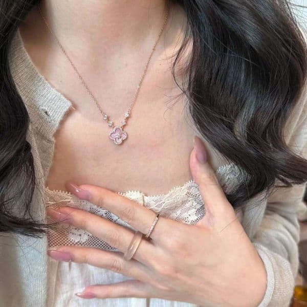 Internet celebrity sweet jewelry designer clover necklace hot pink four leaf flower pendant necklace high end luxury simple ring bracelet earring necklace set