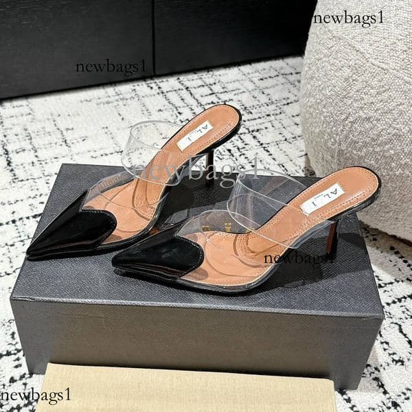 2025 High Heel Heart Mules Slippers Sandal Designer Sildes Women Sandals Love Heels Heart Patent Calfskin Pointed Toes Glitter Crstal Dress Shoes Sex Fashion