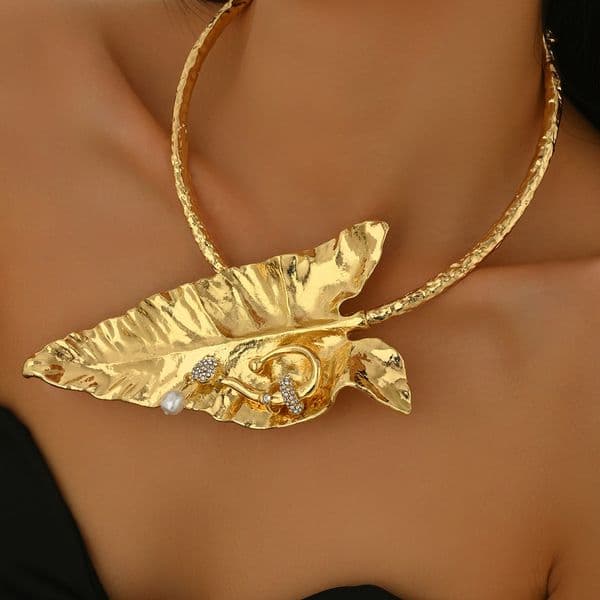 Statement Jewelry Personality Exaggerated Banana Leaf Inlaid Pendant Design Necklace Women's Choker