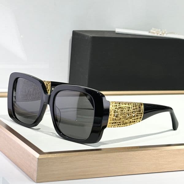 Chunky Square Sunglasses Shiny Black Frame Dark Grey Lens Women Summer Shades Designer Sunglasses UV400 Eyewear Protection