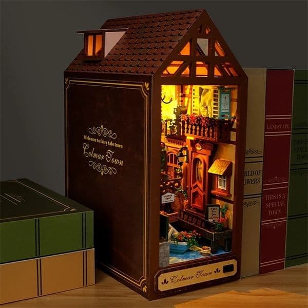 Bookshelf set Doll House Wooden Lighted DIY Book Nook Kit 3D Puzzle Assembly Building Model Bookends Adult Birthday Gifts 240518