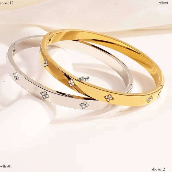 Fashion clover sterling silver Jewelry Gold-Plated moissanite chain Women's Bracelet