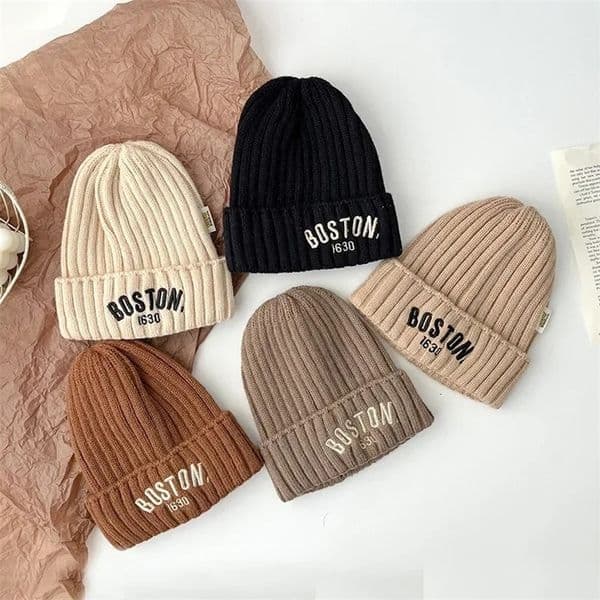 BOSTON Letter Baby Hat Winter Warm Boys Girls Bonnet Soft Ear Protection Infant Toddler Knitted Kids Cap Beanies 241112w
