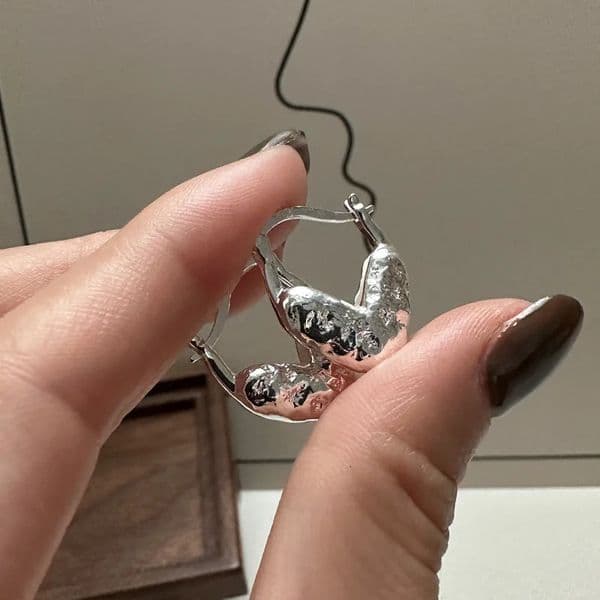 S925 Sterling silver Korean niche ear buckle Korean simple heartshaped earrings accessories 250930