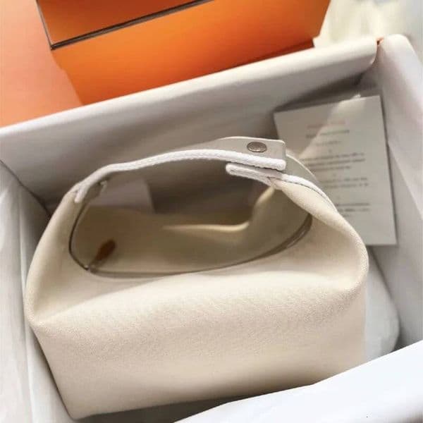 2024 New Large Capacity Canva Makeup Soft Texture Fashionable Women's Shoulder Bag Color Blocking Handbag From China