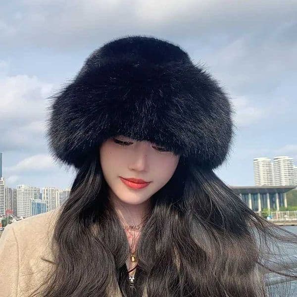 2024 Y2K Fluffy Faux Fur Bucket Hat Women Rabbit Fur Warm Thick Plush Winter Hat Lady Luxury Fashion Furry Panama Fisherman Cap Z251007